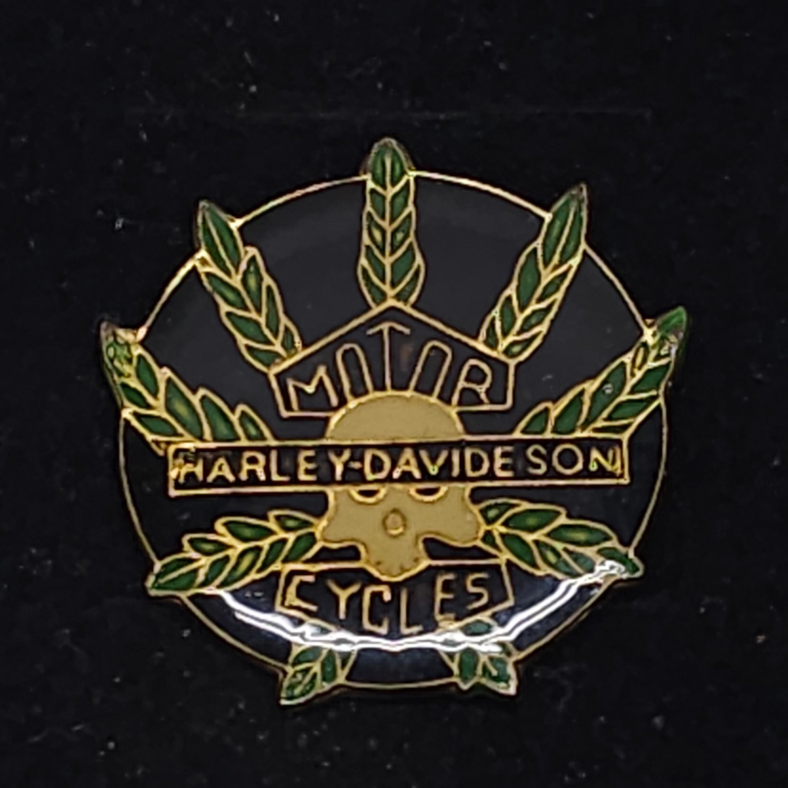Harley-Davidson Motorcycles Skull Marijuana Pot Leaf Enamel Lapel Pin 1″ Black