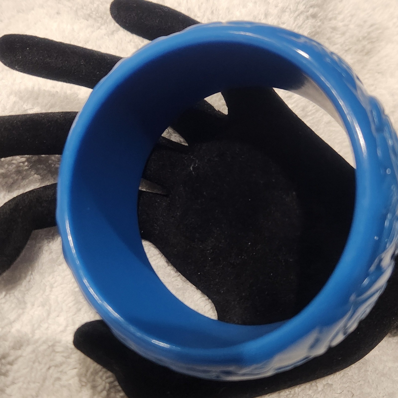 Vintage Blue Carved Rose acrylic Bangle Bracelet Chunky Floral Statement 7.4In