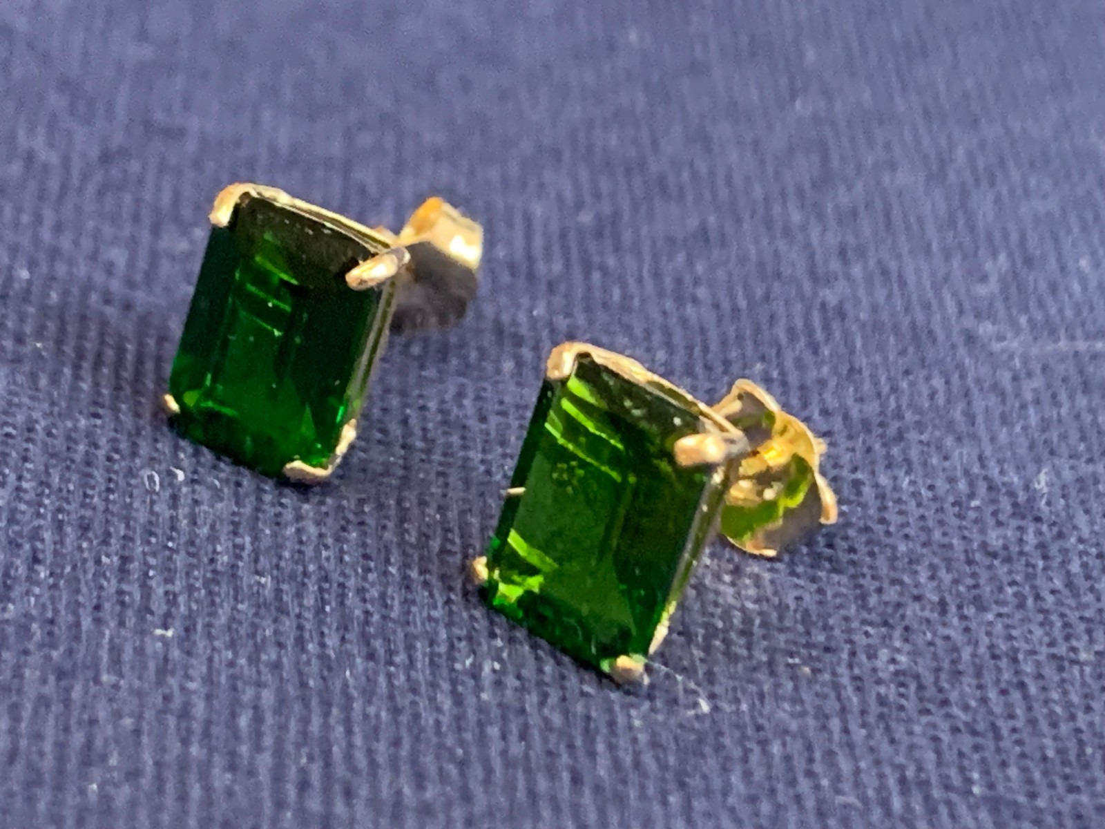 10K Yellow Gold Earrings .68g Fine Jewelry Baguette Emerald Look Studs *READ*