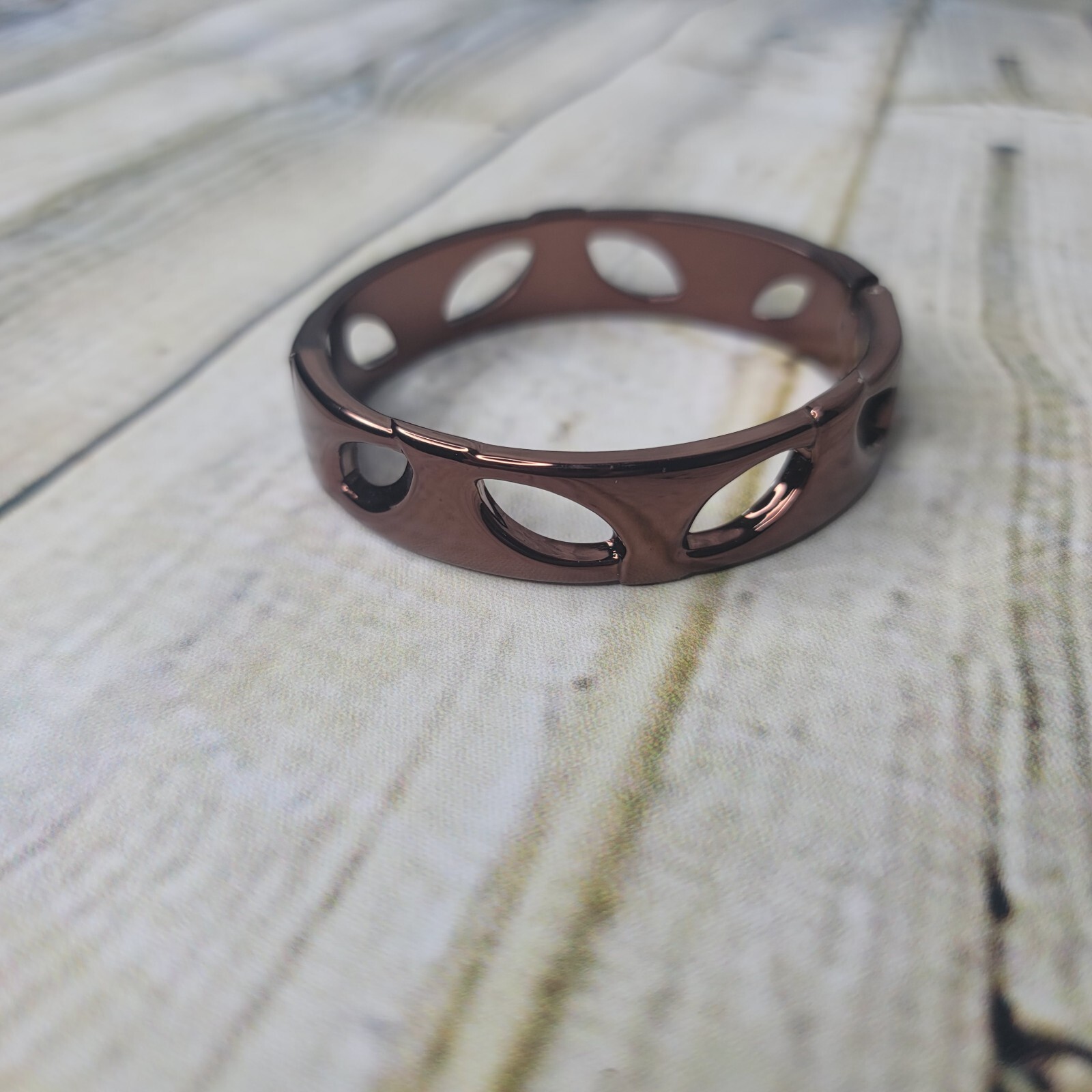 Bronze Toned Hinged Bangle Bracelet Appx 2.25 x 1.25 Inches Closed