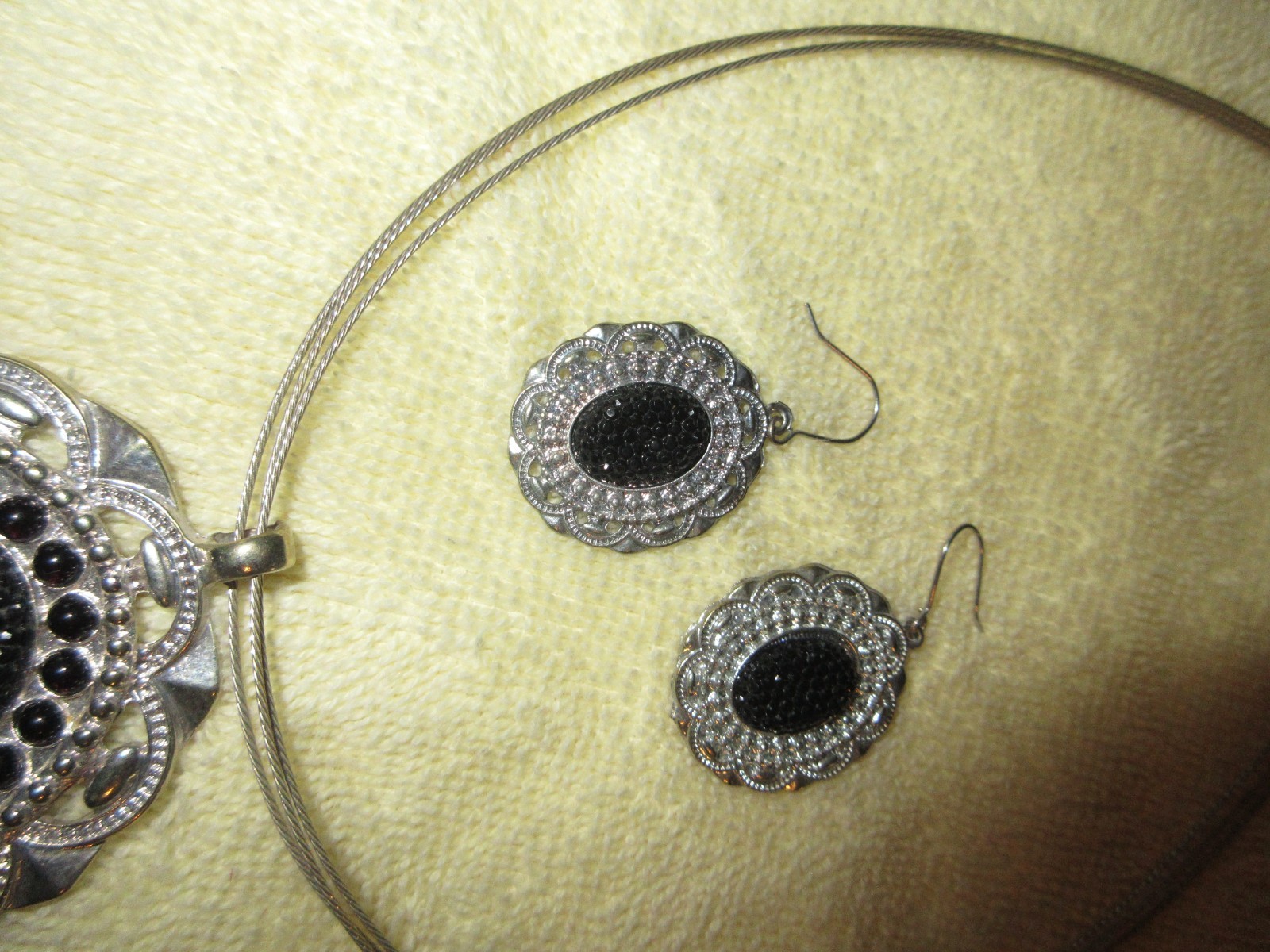 4Different Women’s Unique Chocker/Necklaces/Earrings Vintage Victorian Goth Avon