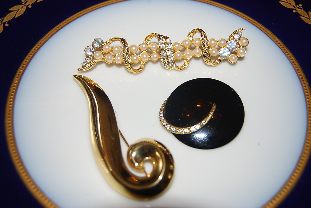 WONDERFUL VINTAGE SET OF THREE ASSORTED PINS OR BROOCHES AS PER PICTURES # M-012