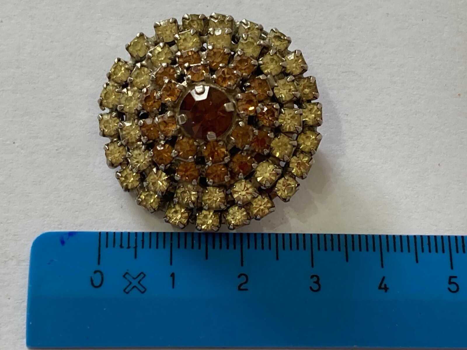 VECCHIA BIGIOTTERIA GIOIELLO SPILLA PINS CON PIETRE VARIE.