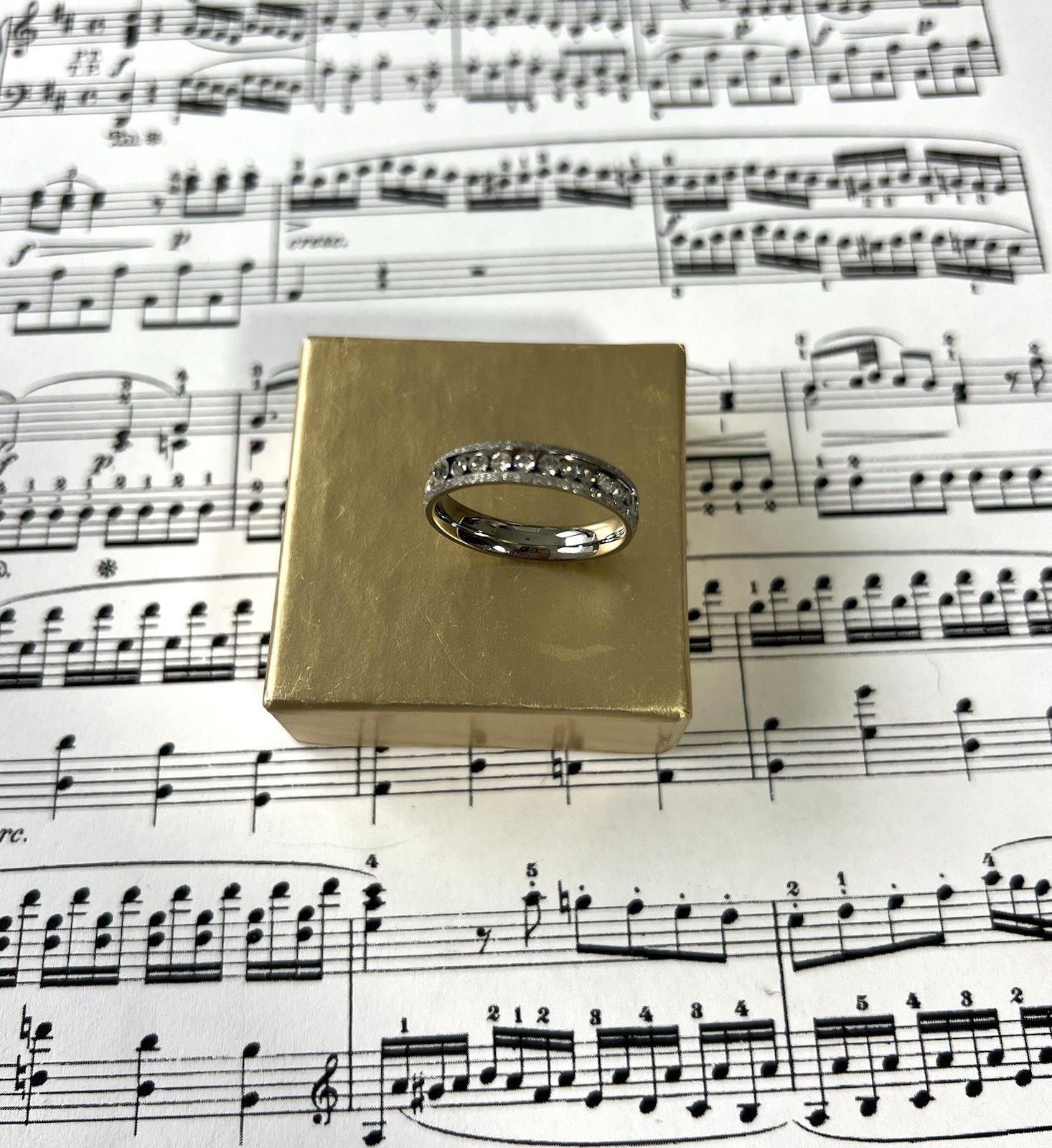 NWOT-Silver Tone CZ Eternity Band Ring Clear Crystal Wedding Anniversary Style
