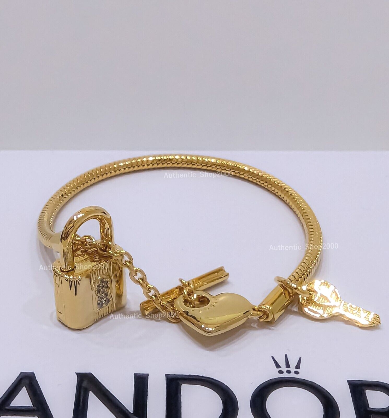 NEW 100% Authentic PANDORA Gold P Padlock and Key Dangle Charm Bracelet Gift Set