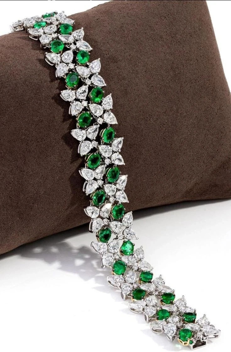 12.0 Ct Pear Cut Simulated Emerald Cluster Tennis Bracelet 14K White Gold Plated