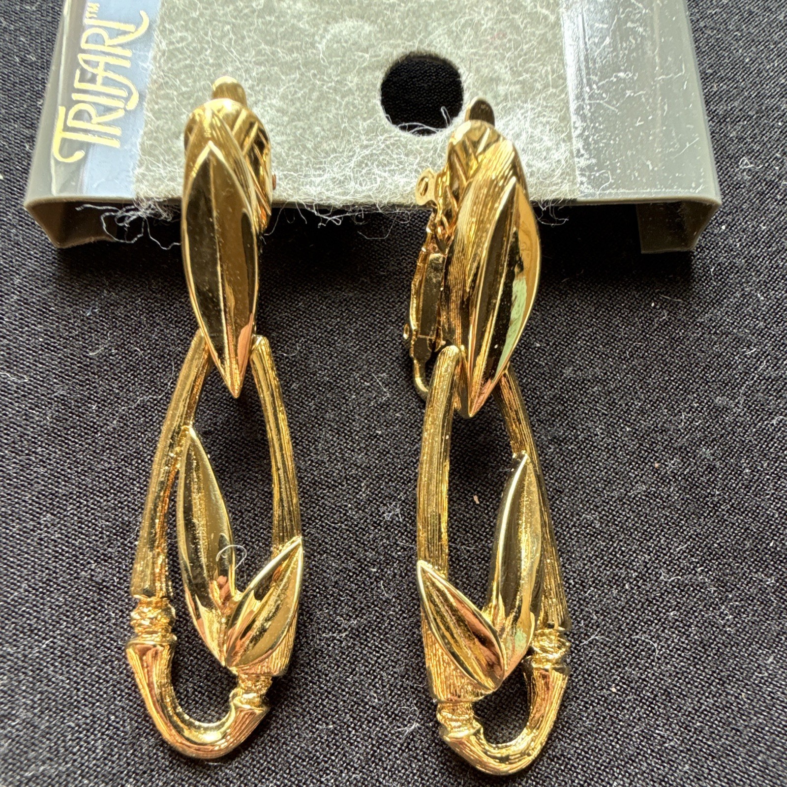 Vintage Trifari Signed Teardrop Dangle Clip-On Gold Tone Earrings