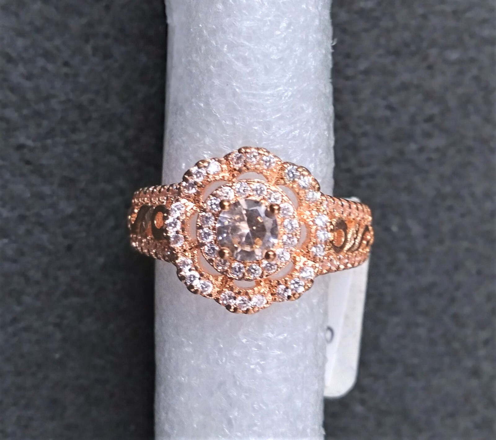 Brand New Beautiful Rose Gold Plated Pink & White CZ Floral Ring – Size 8