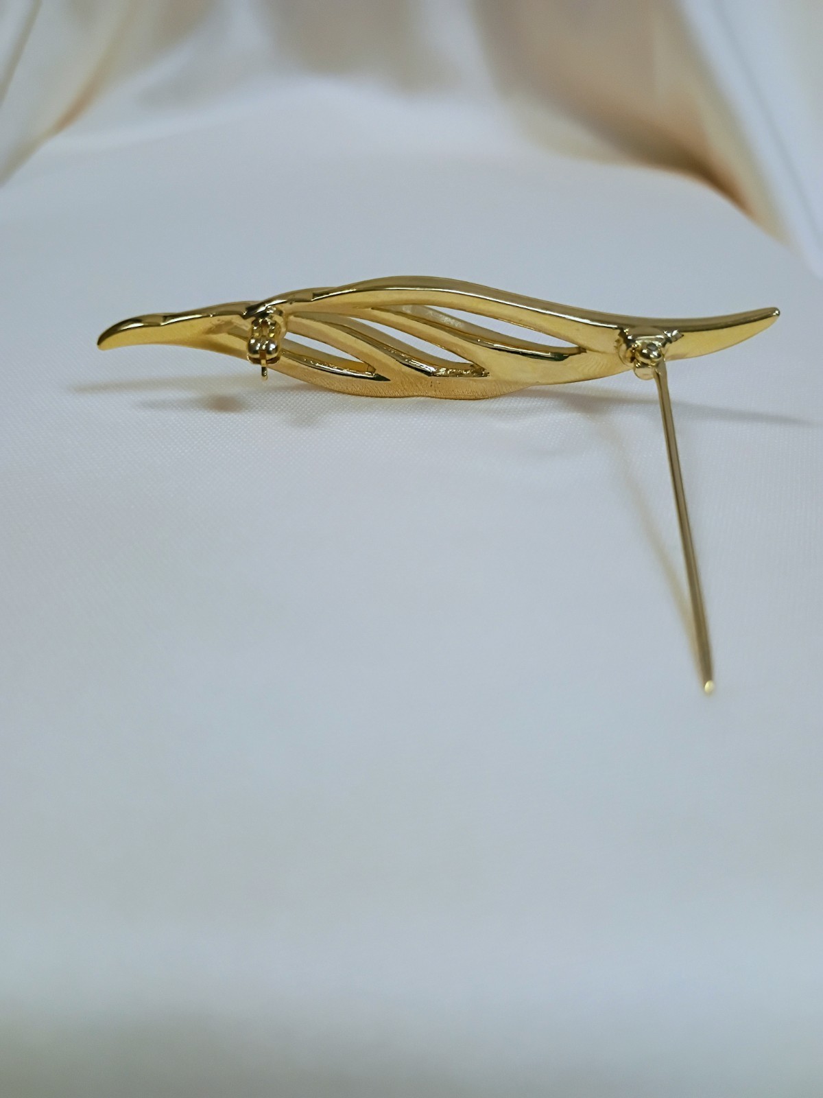 Trifari Signed Gold-Tone Leaf Swirl Brooch Pin Metal No Stone Vintage