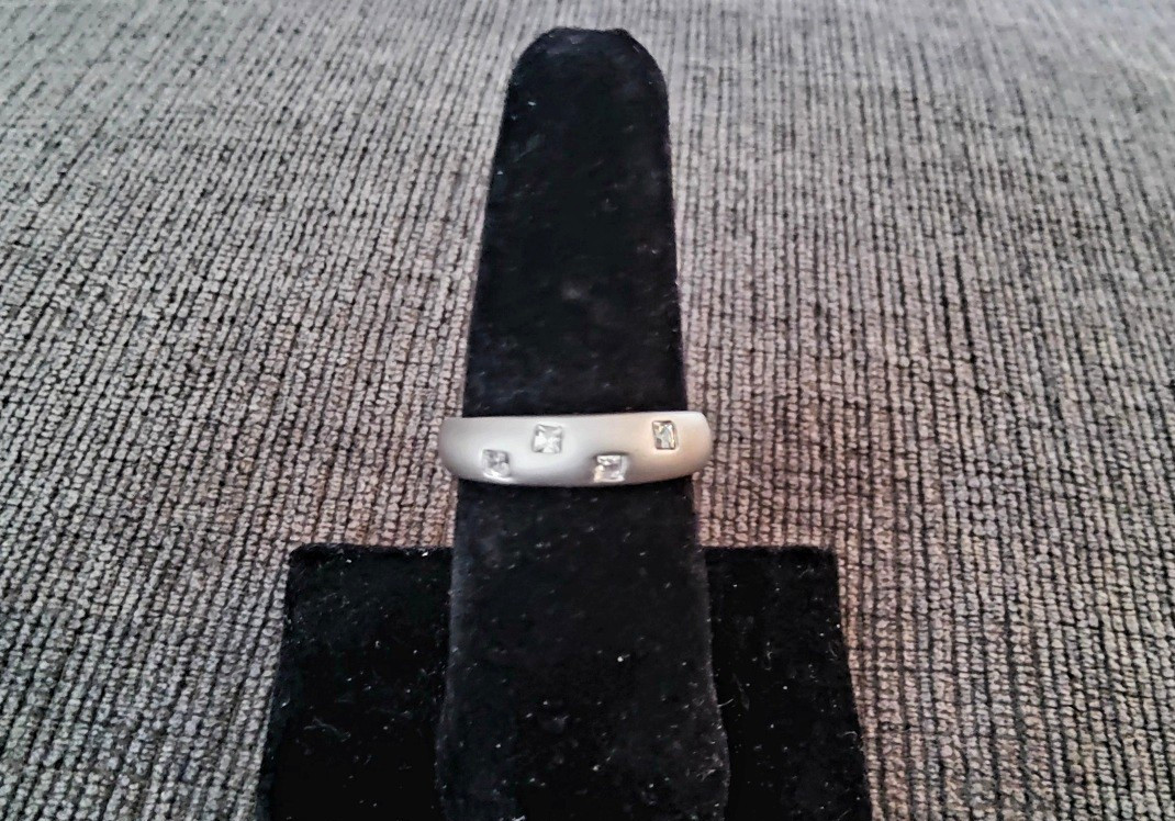 Park Lane VAULT MATTE BAND w Princess Cut SWAROVSKI Crystals – Sz 10 – PRETTY!