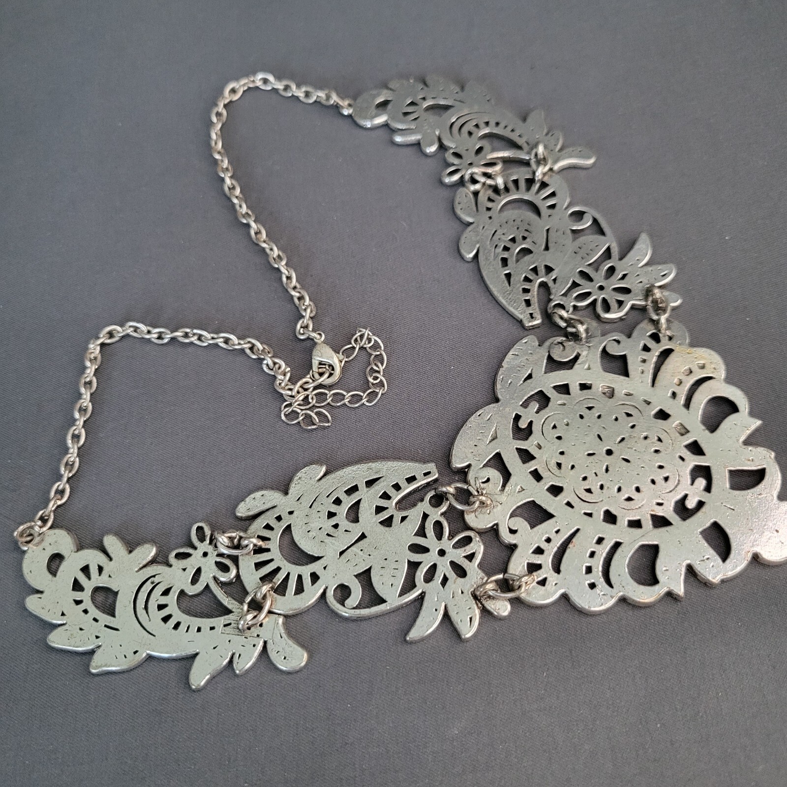 Women’s Statement Necklace Silver Tone Floral Bib Pendant Trace Chain Link 20″
