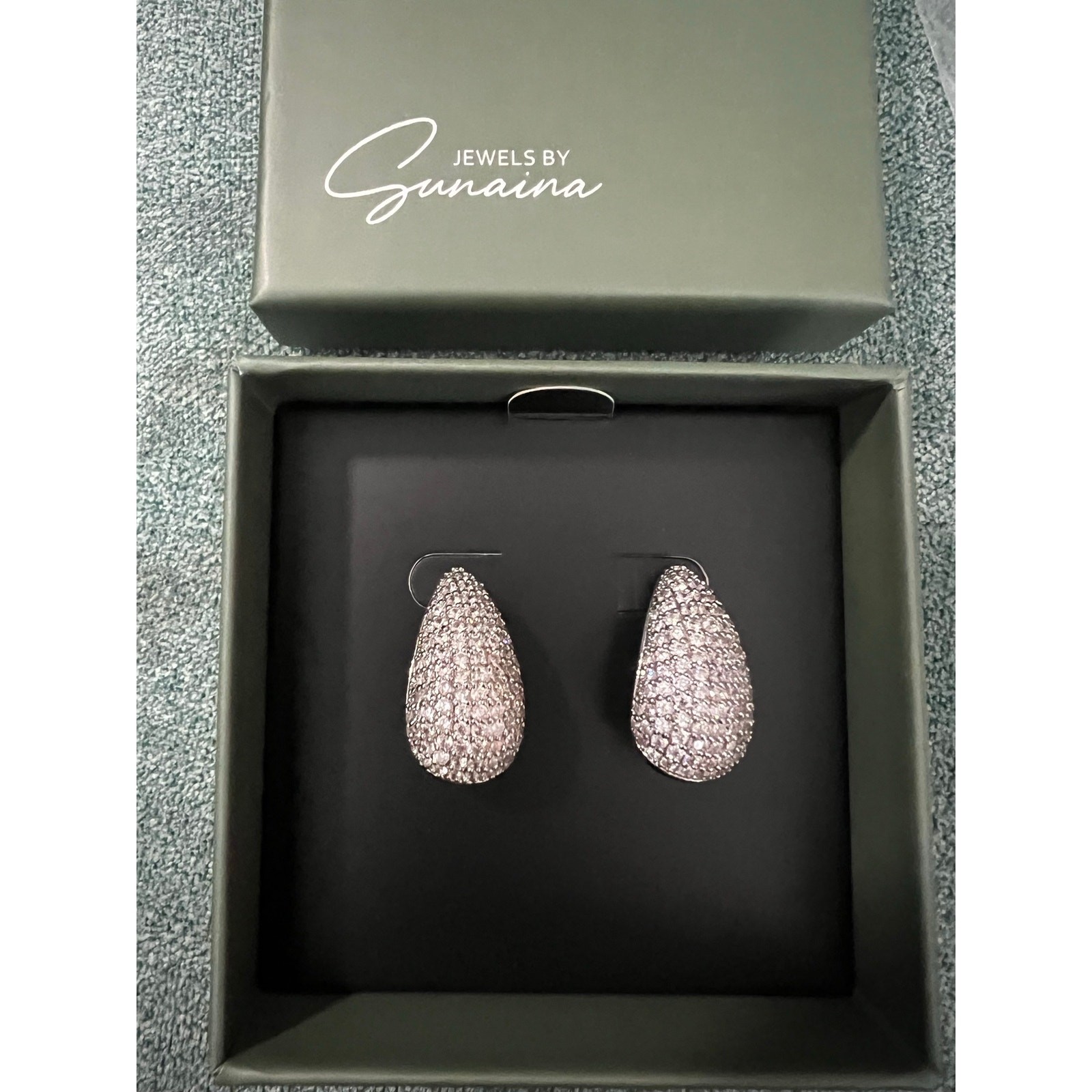 NIB Jewels by Sunaina Narina Teardrop Pavé Stud Earrings – Silver