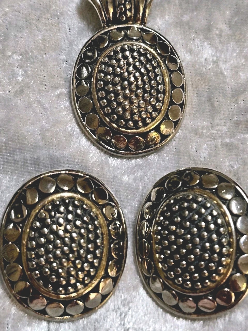 c1980 Retro-inspired “DOT” Design Pendant &Earrings Set. Clasp backs NIB.