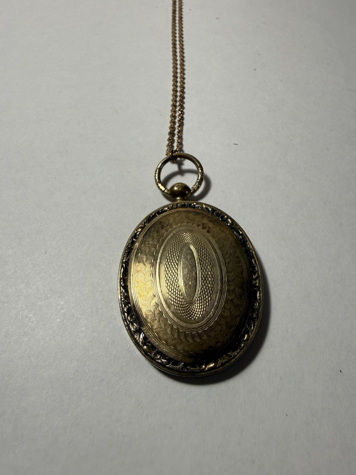 Gold Tone Metal Oval Locket Pendant Rope Chain Necklace Spring Ring Closure