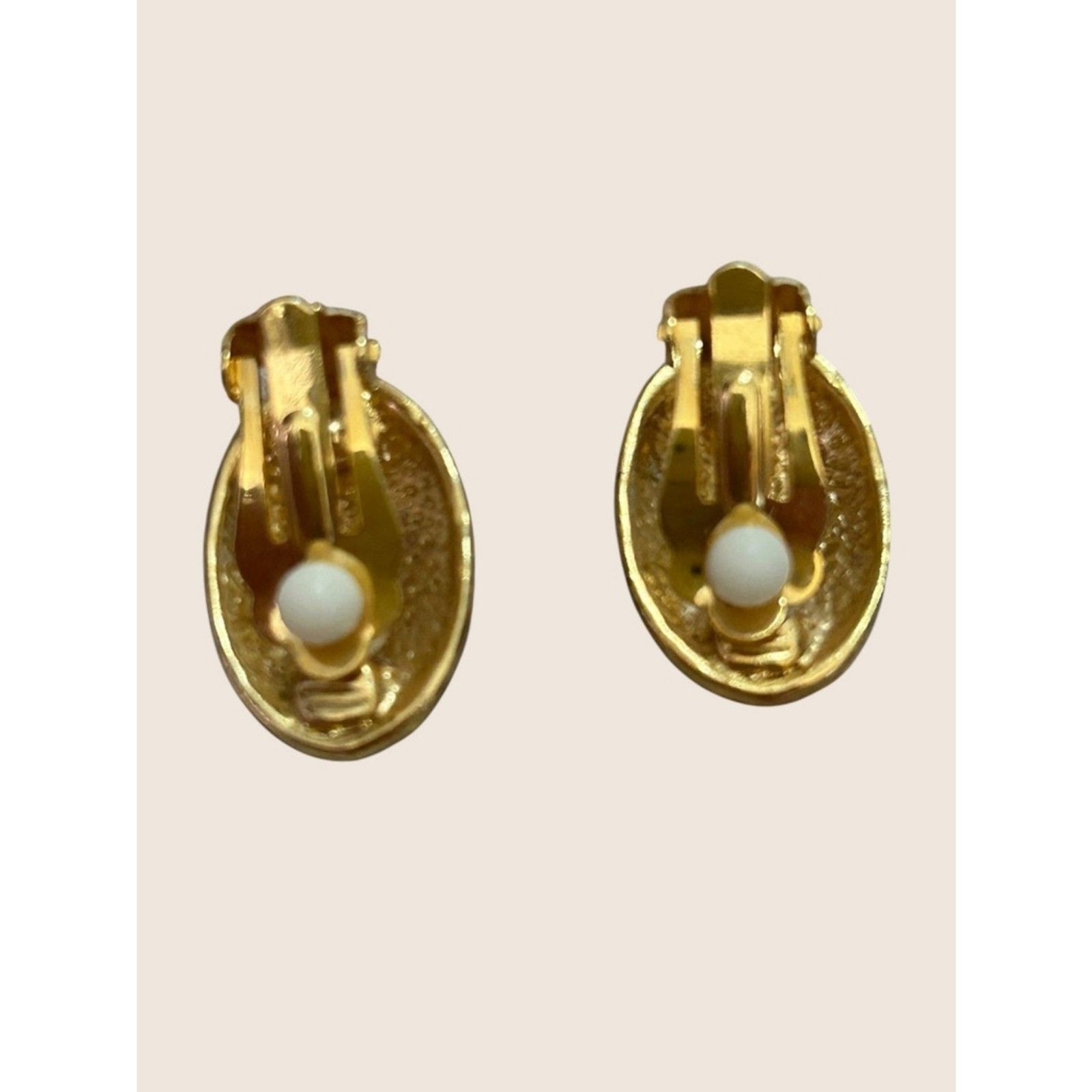❤️ VTG 80s RED ENAMEL GOLD TONE OVAL SWIRL WAVE DOMED ESTATE CLIP ON EARRINGS