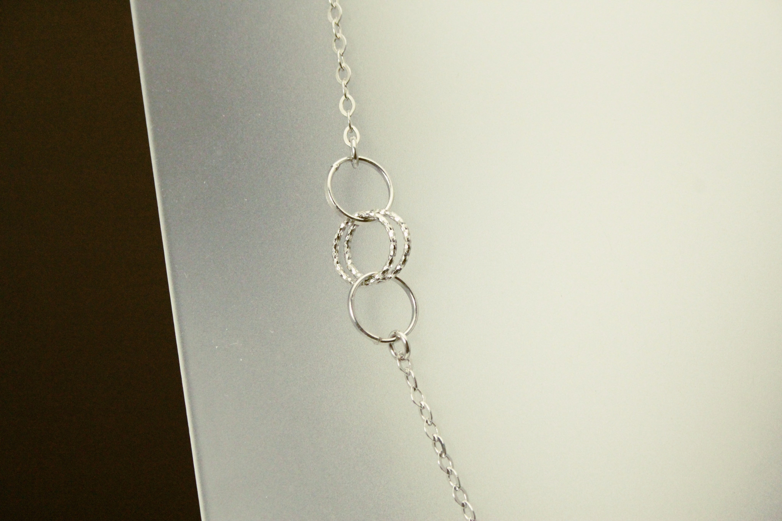 925 Sterling Silver Circle Hoops Station Necklace 13.3 grams (NEC5695)