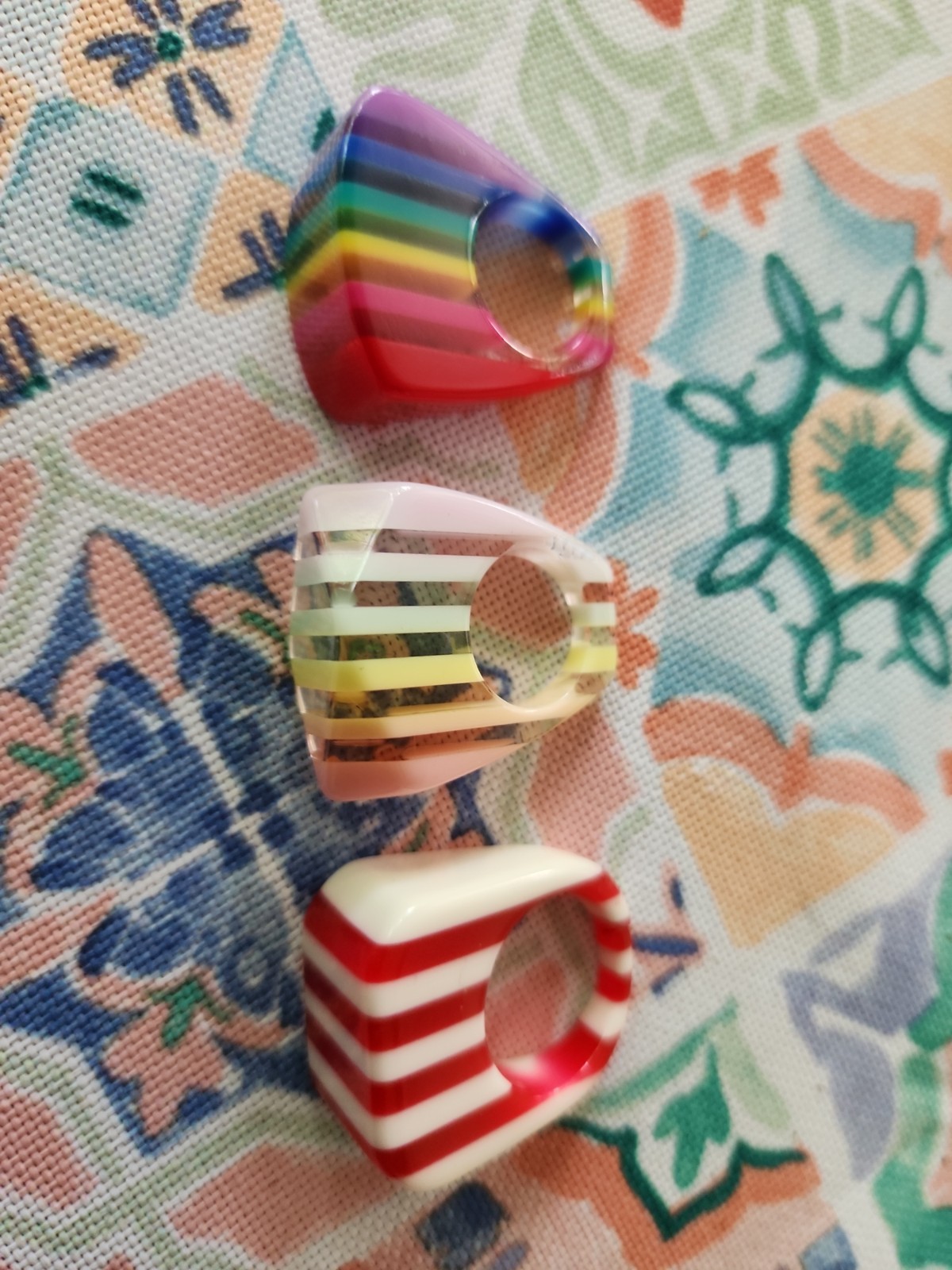 Lucite RING Rainbow Stripes Sizes 4 – 7 Vintage Fashion Chunky 1990s-2000s
