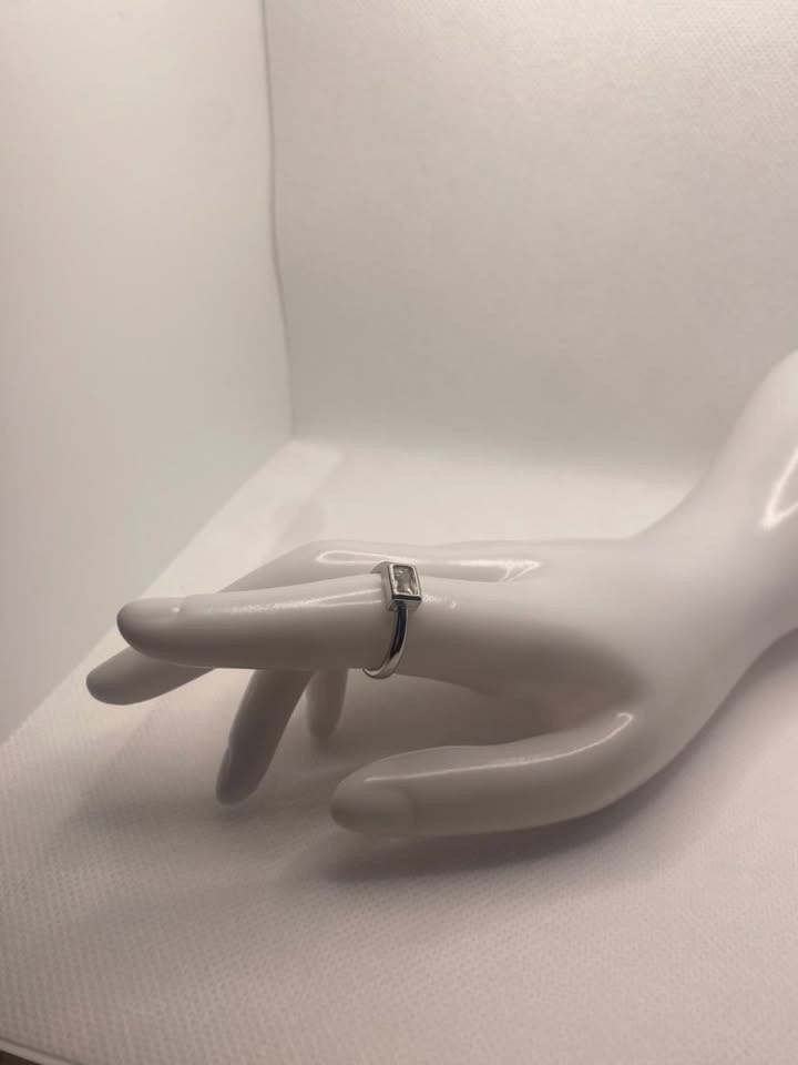 Women Baguette CZ Bezel Solitaire Minimalist Band Ring Size 7 Gift