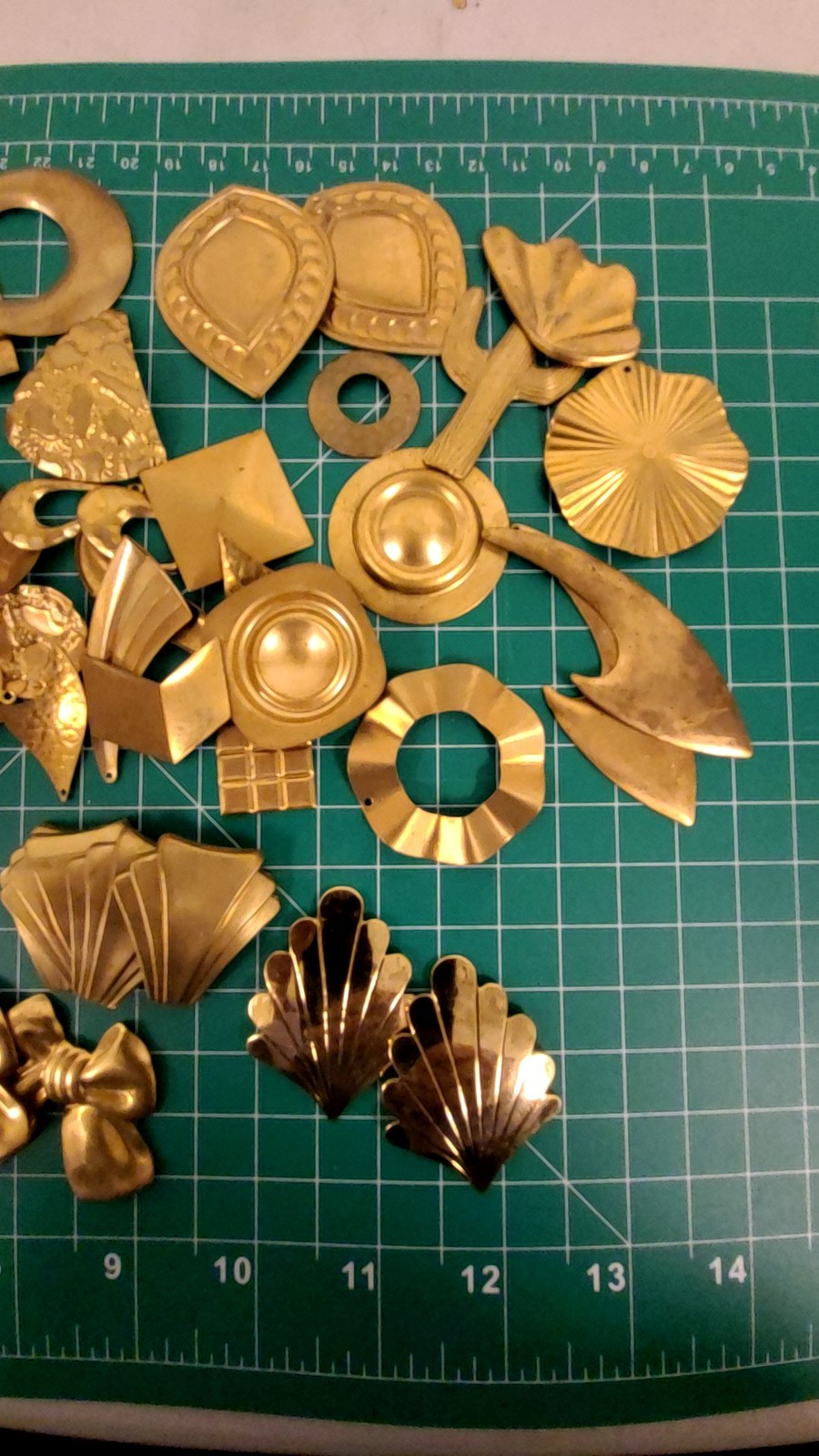 Vintage Gold Tone Jewelry Lot 9oz Mixed Brooches Pins Shapes Crafting Destash