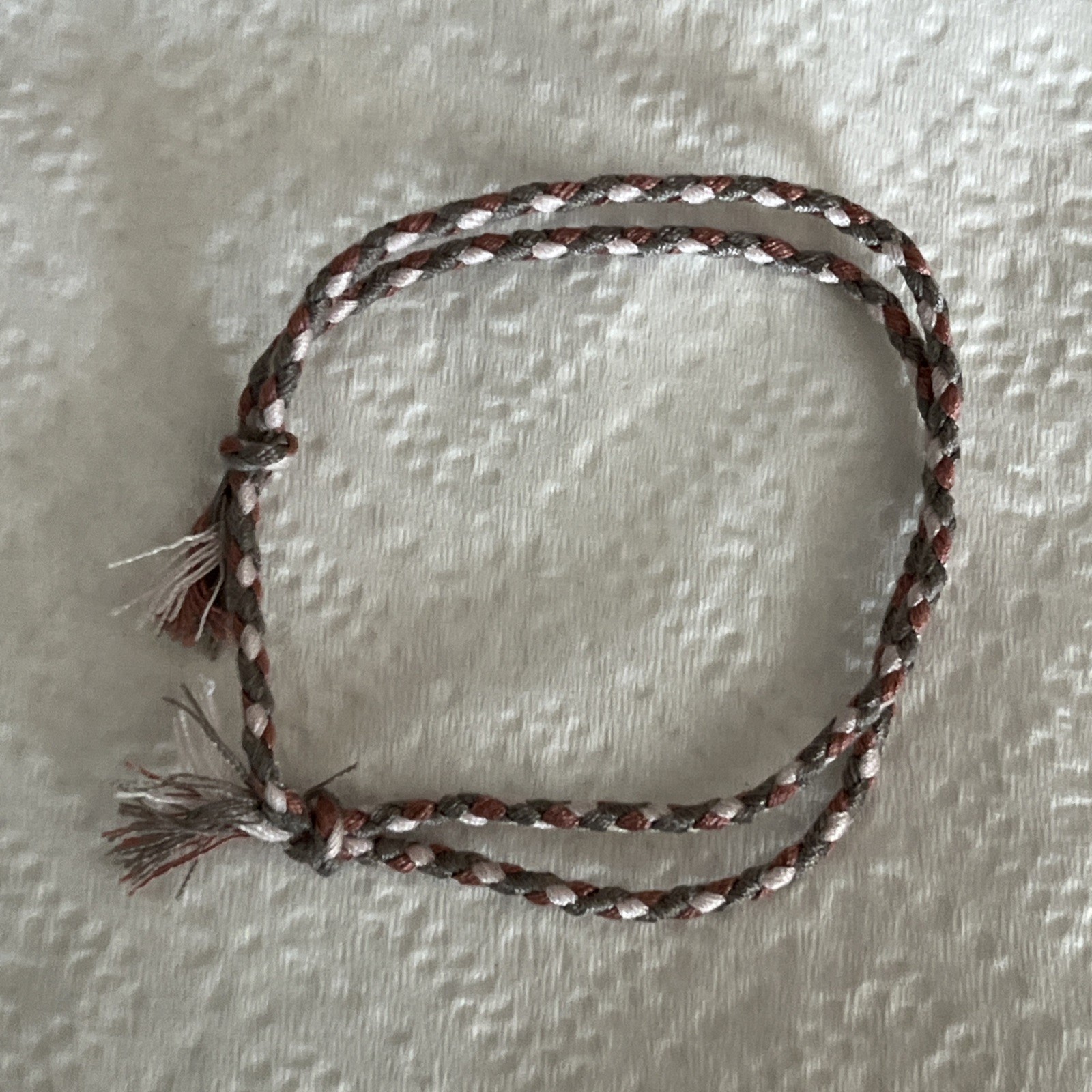 NEW BOHO BRAIDED THREAD FRIENDSHIP BRACELET ADJUSTABLE GRAY ROSE WHITE NIP