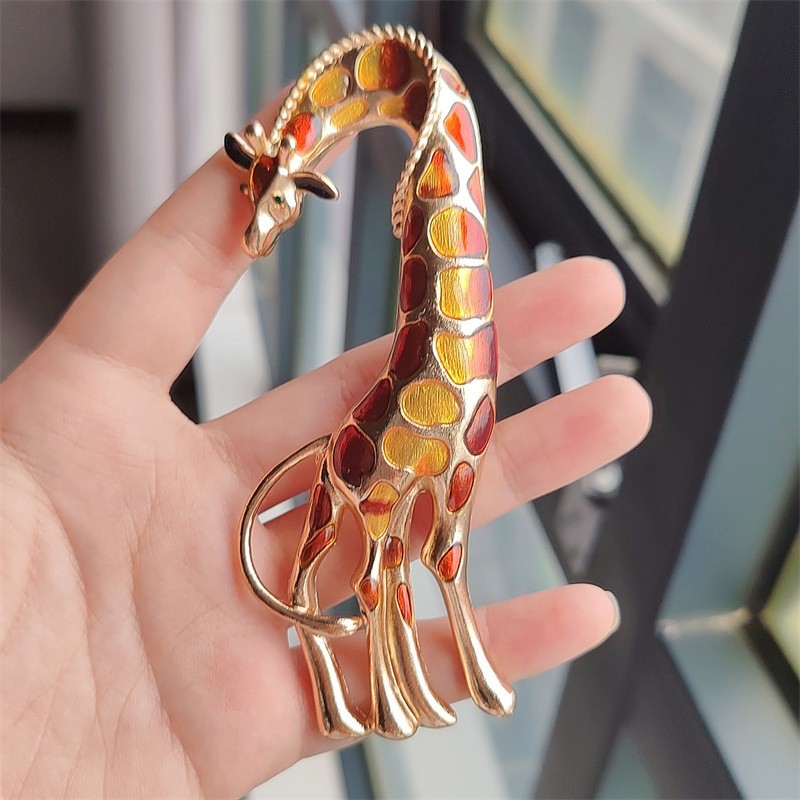 2pcs Fashion Cartoon Alloy Enamel Animal Accessories Giraffe Pin Brooch