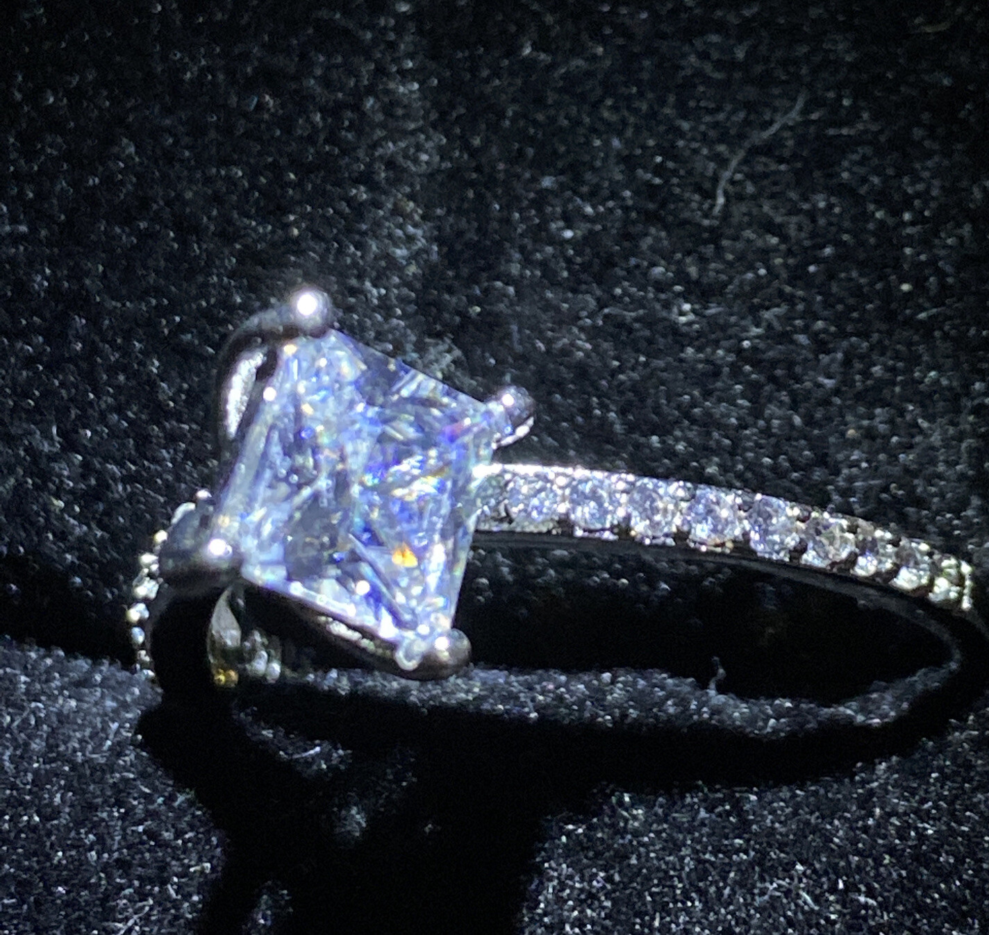 CLEAR CRYSTAL Ring. Silver.Modern Unusual Design Size S1/2. (60.5.)Sparkles