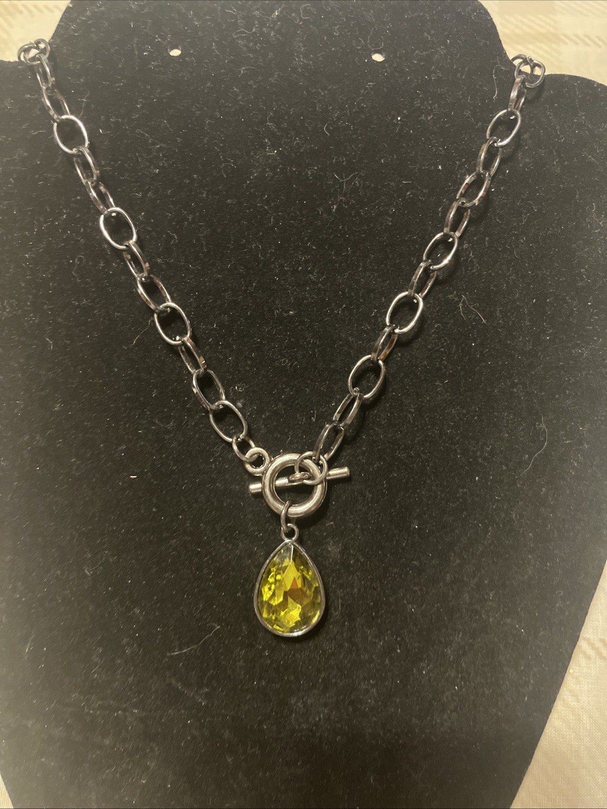 19” Gun Metal Black Chain Collar Choker Necklace Peridot Green Teardrop Pendant