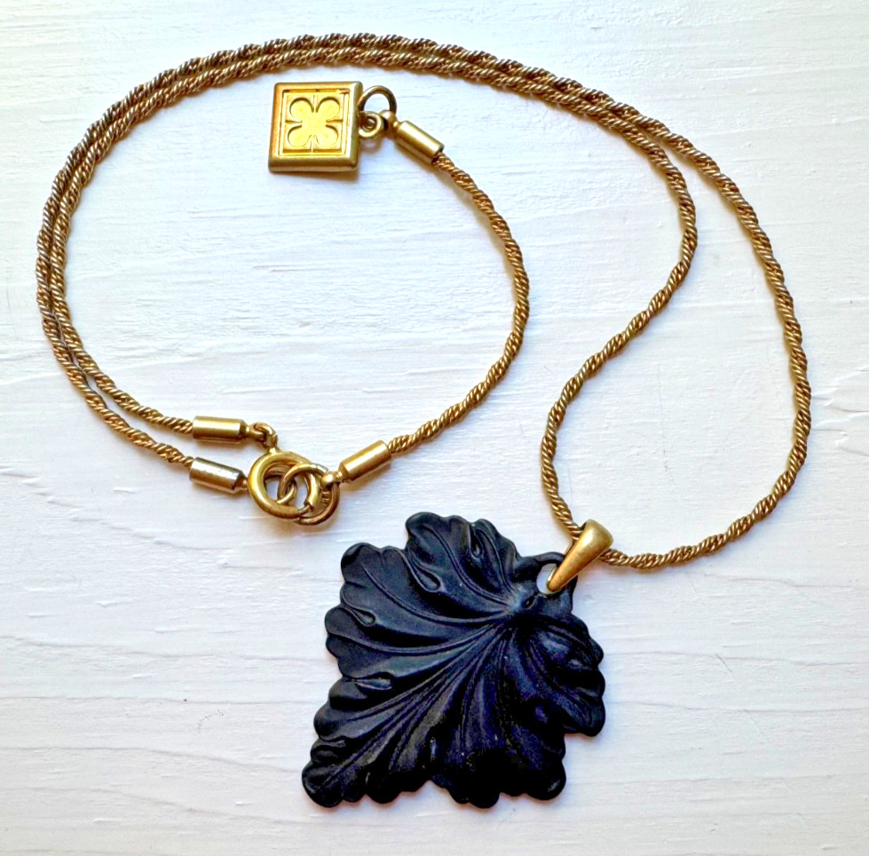 Necklace Leaf Liz Claiborne Black Gold Tone Signed Boho Statement Autumn Fall