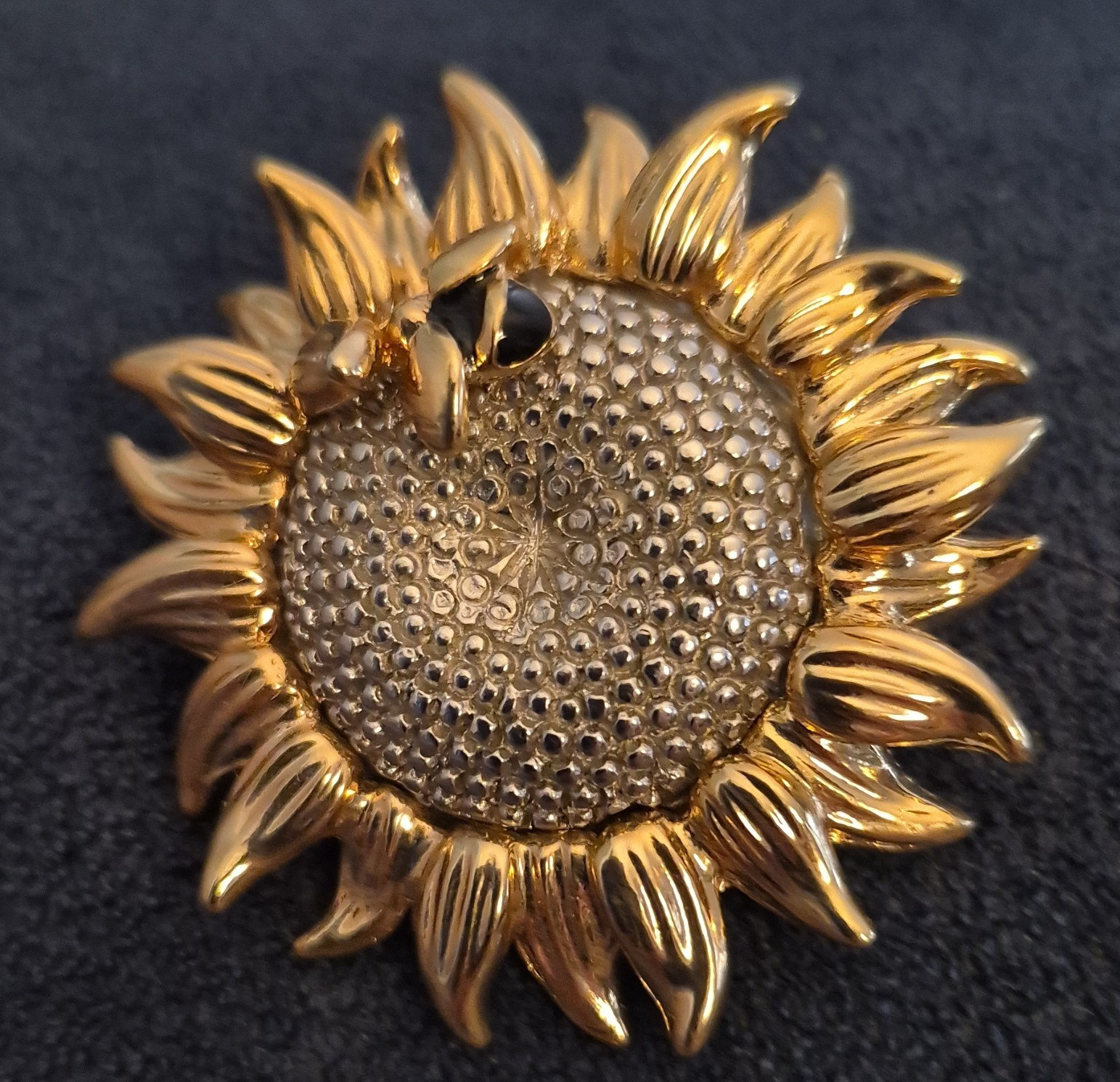 Sunflower Flower Brooch Pin, Gold Tone Metal, Flowers & Plants Theme, Gold Color
