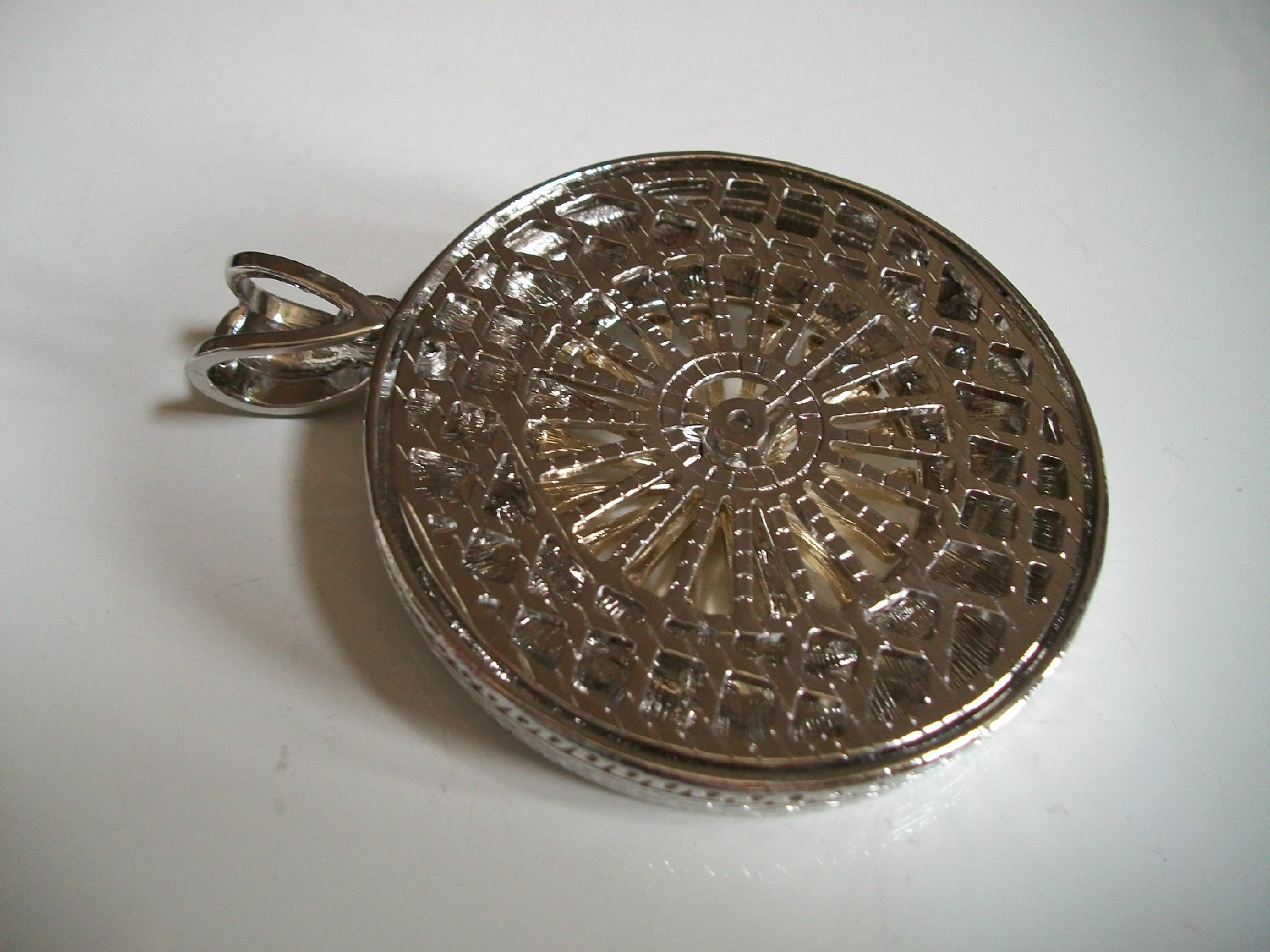 Men’s Silver Finish With Bling Spinning Wheel Fashion Dressy Charm
