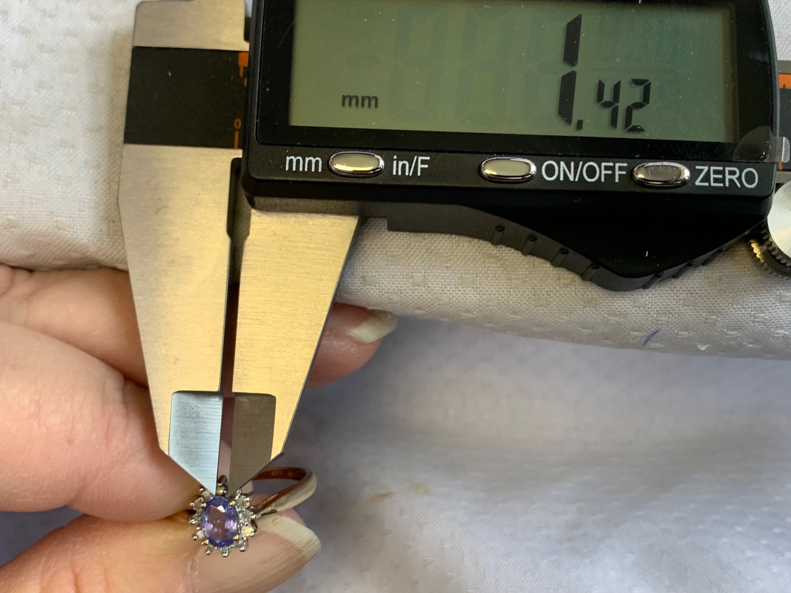 10K Yellow Gold Diamond Ring 2.22g Fine Jewelry Size 6.5 Amethyst Color *READ*