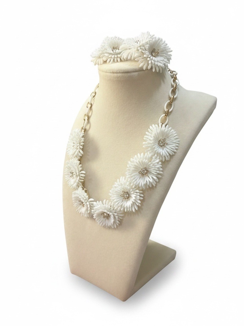 Vintage Lisner White Floral Statement Necklace & Earrings Demi Parure