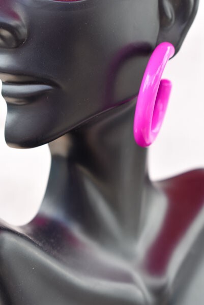 Approx 1.5″ Retro Fuchsia 80’s Hot Pink Lightweight Hoop Earrings