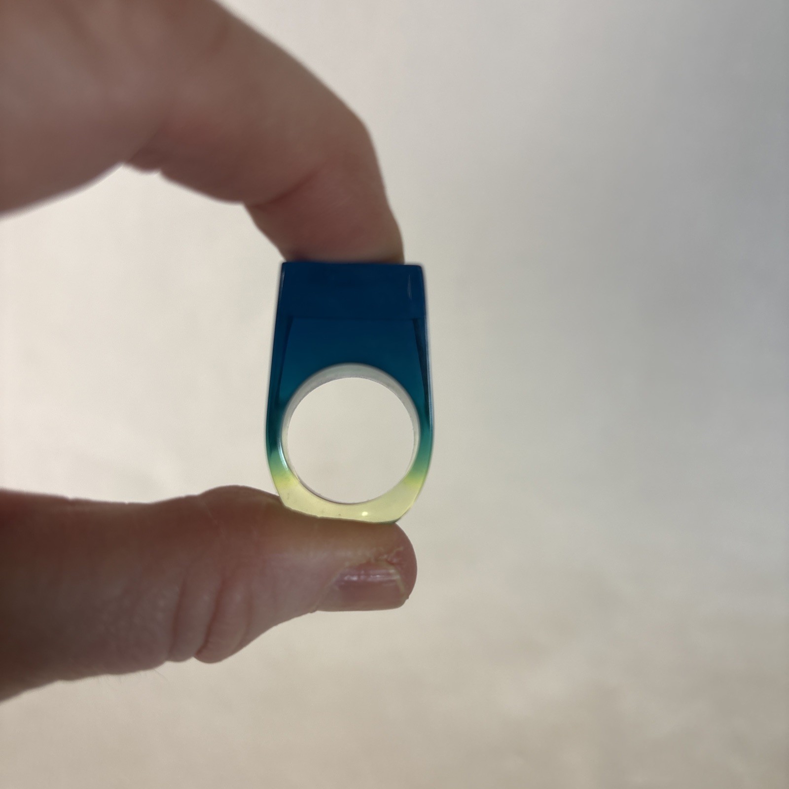 Vintage Resin Lucite Plastic Blue/Green Striped Multicolor Ring MOD Boho Size 6