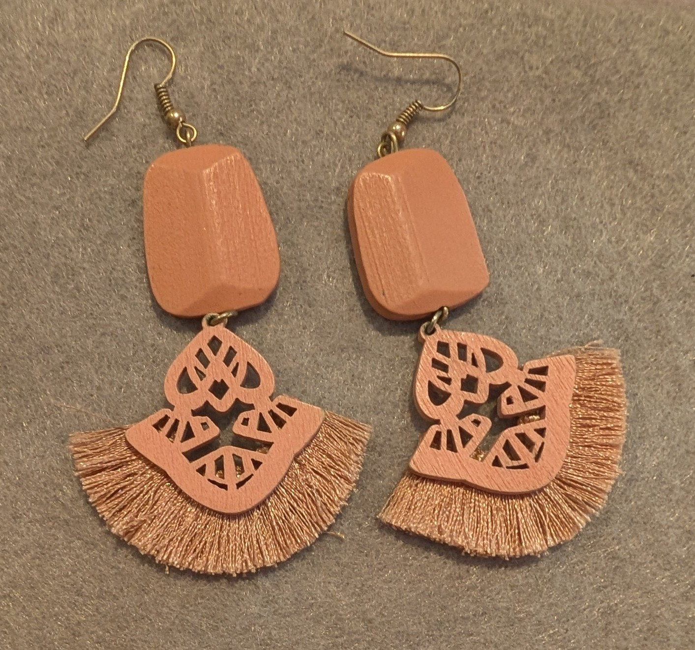 Pink/Gold Wood Fringe Tassel Dangle Drop Earrings Metal Hook No Stone Lobe