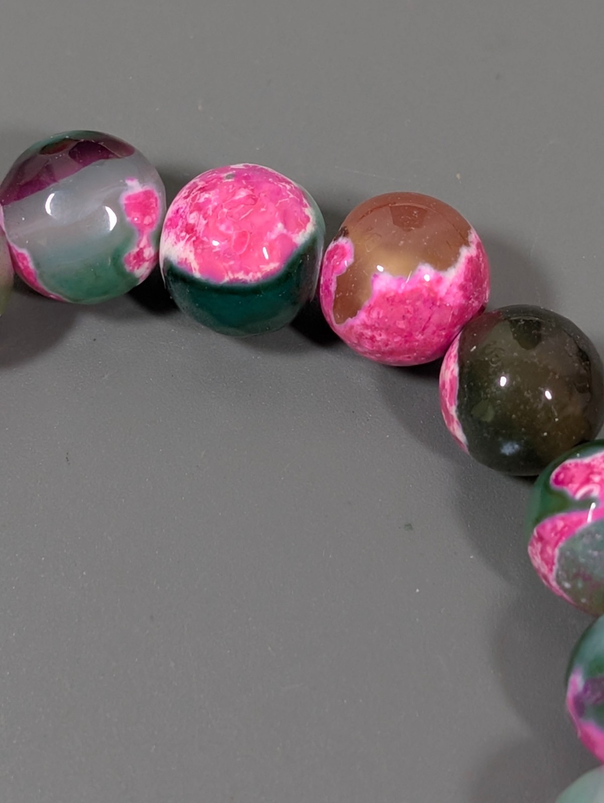 Beachy Boho Green Pink Dyed Agate Stone Polished Bead Bracelet 7 inch