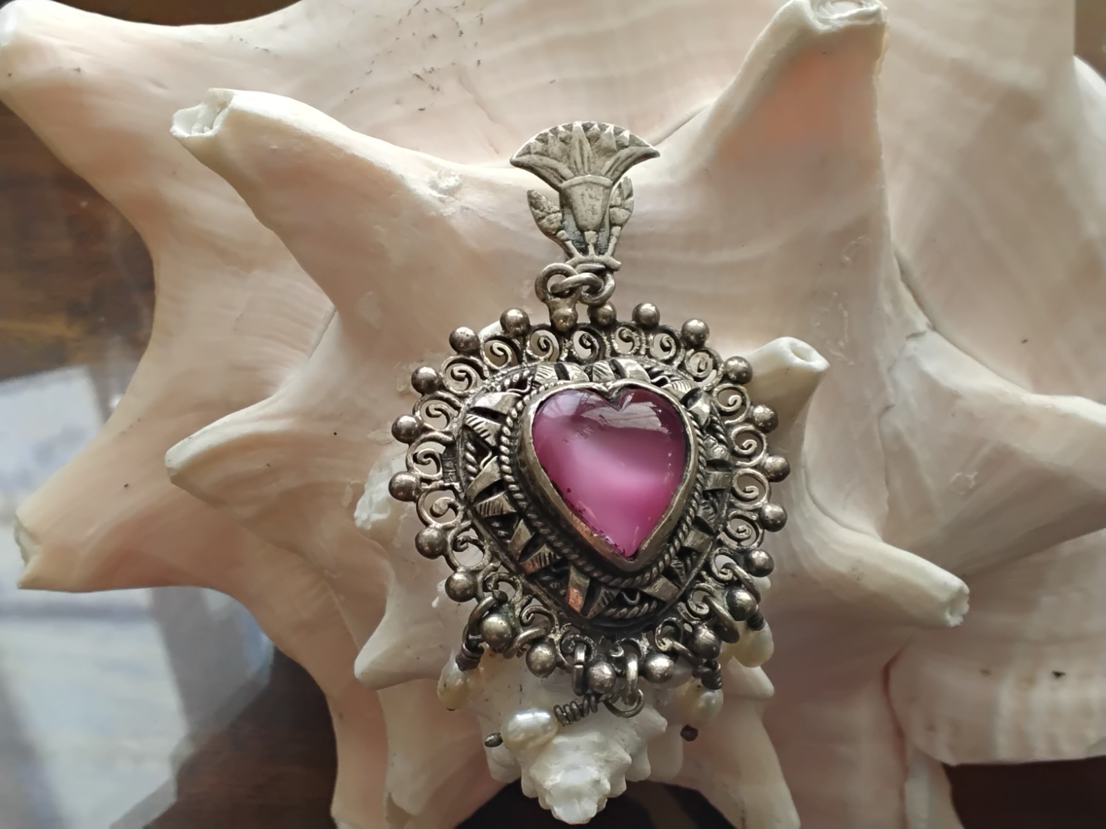 ♡ Stunning Egptian Revival Heart Pendant ♡ Silver ♡Amethyst♡ Freshwater♡Pearls ♡