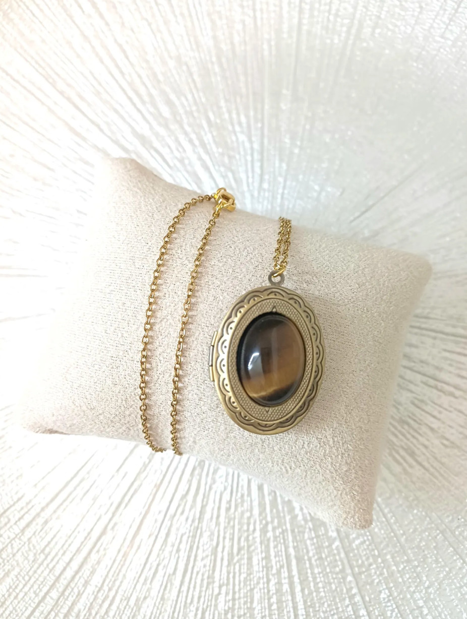 Vintage Style Oval Photo Holder Medallion with Tiger Eye Stone