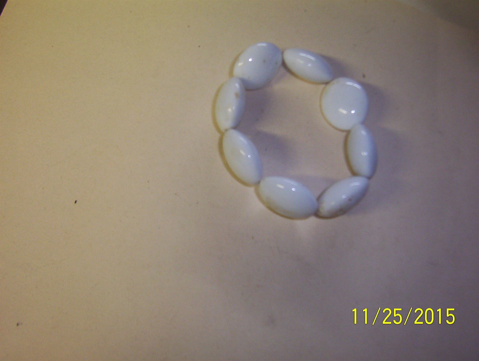 COSTUME JEWELRY BRACELET/ WHITE