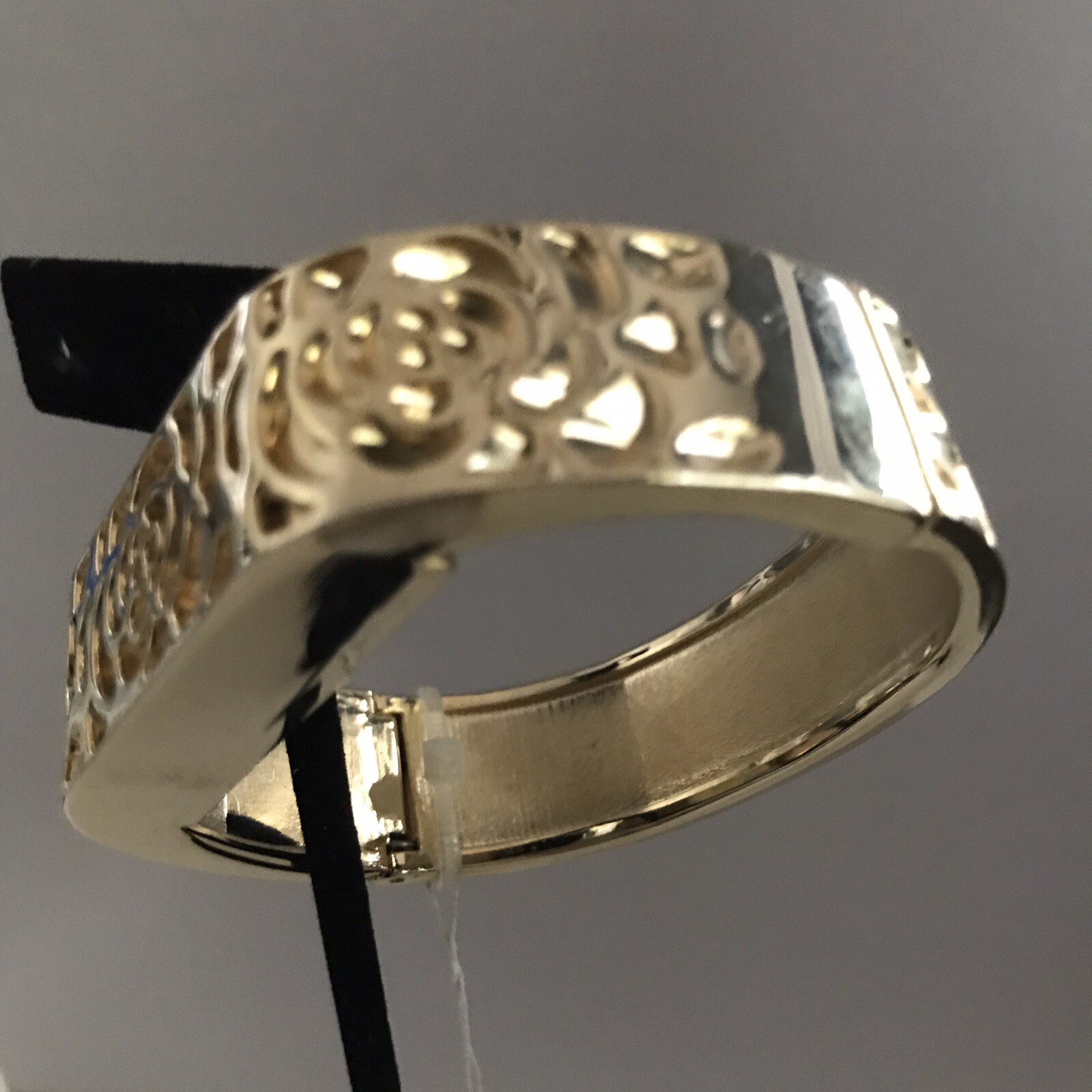 Charming Charlies fitness tracker holder Clamper bracelet GOLDTONE J619