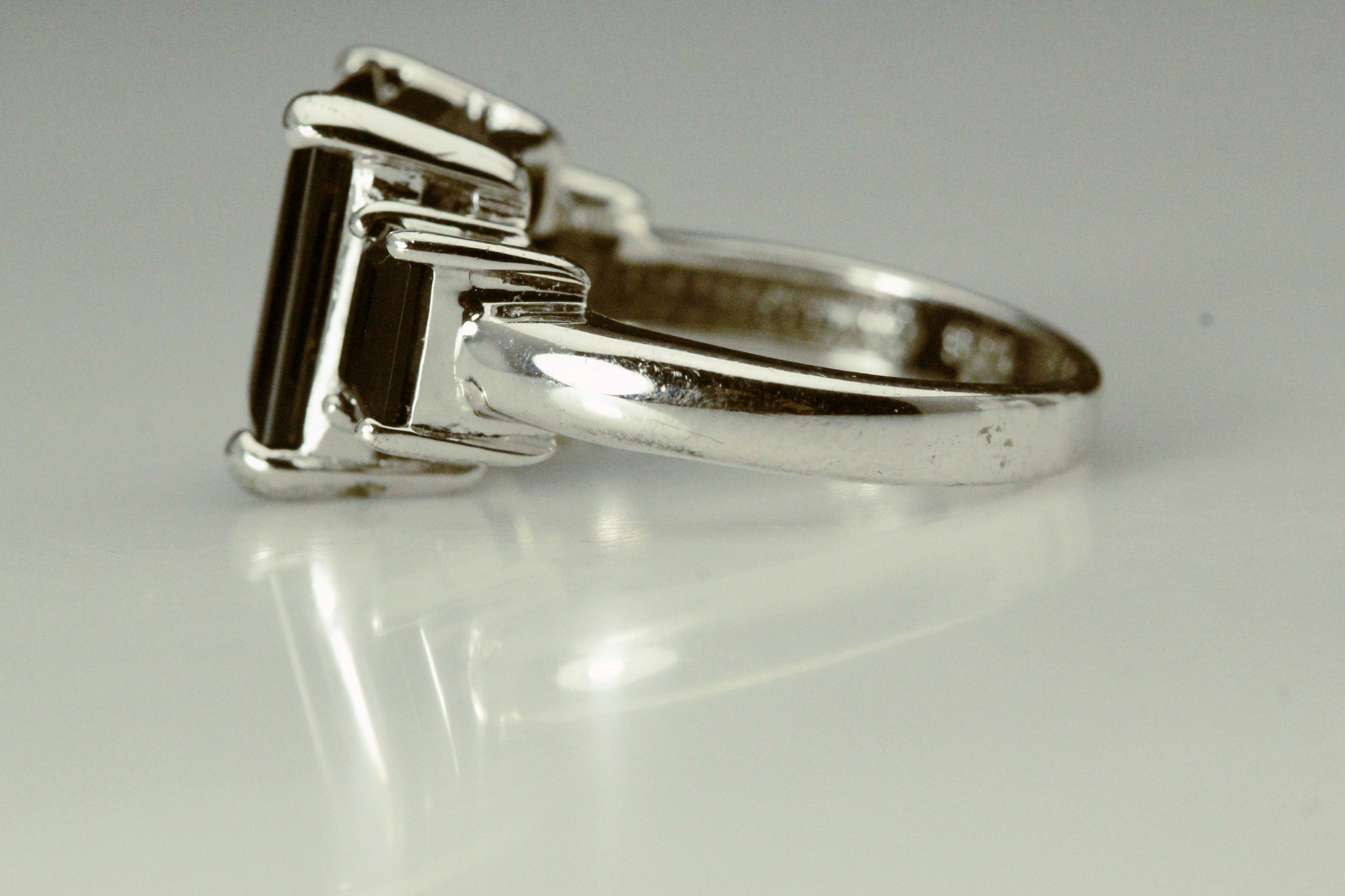 925 Sterling Silver 3 Black Stones Size 7 Ring 5.8 Grams (RIN9258)