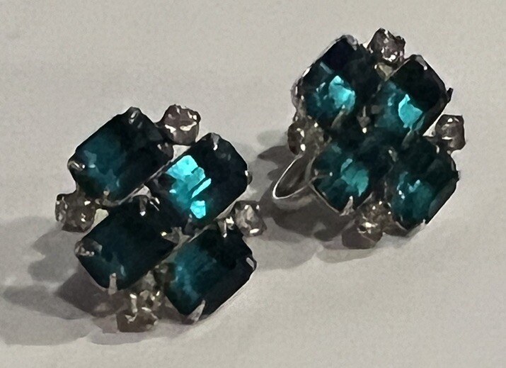 Vintage Light Blue & Clear Rhinestone Screw Back Earrings non-pierced