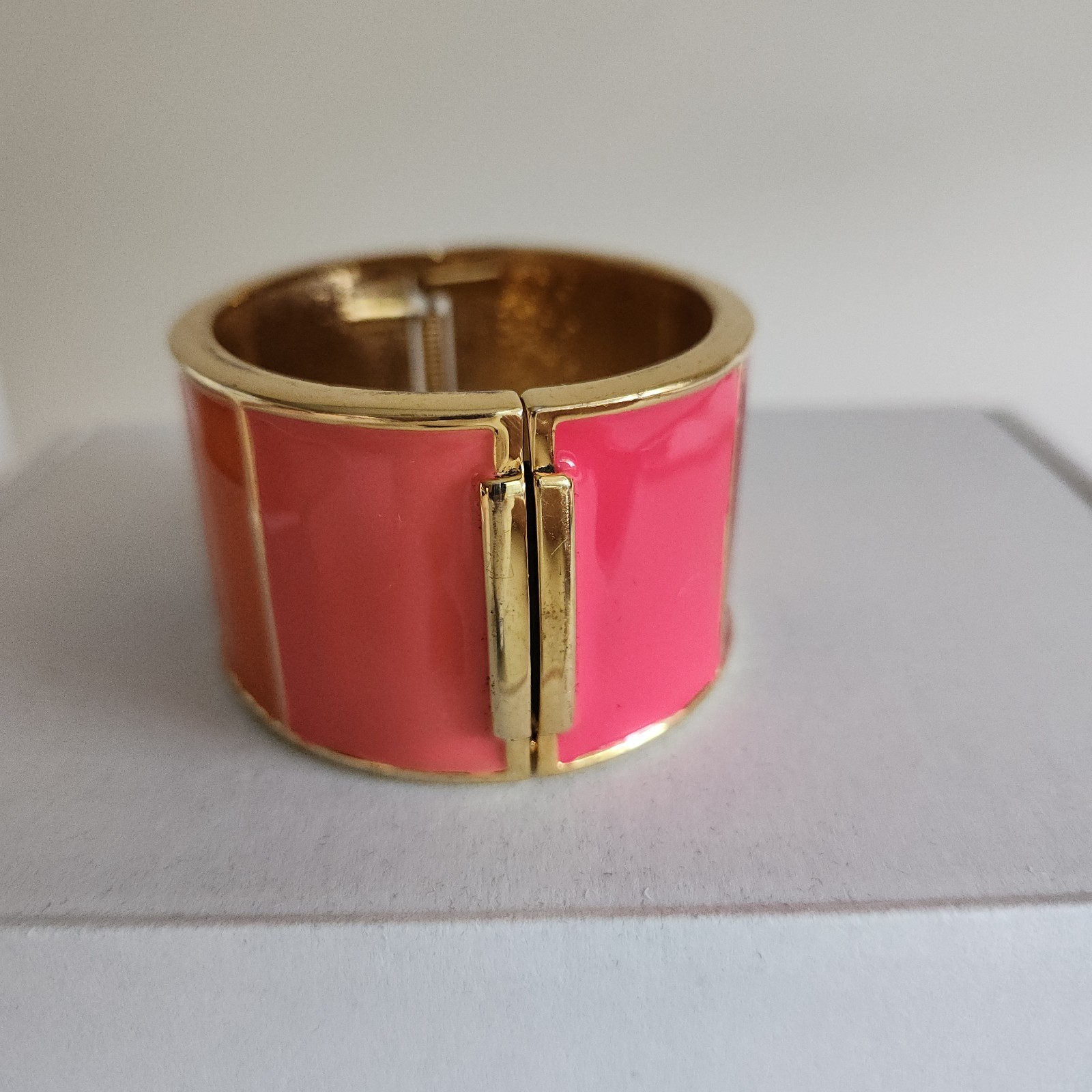 Banana Republic Color Block Bangle Bracelet | Red Orange Enamel | Gold Tone | 7″