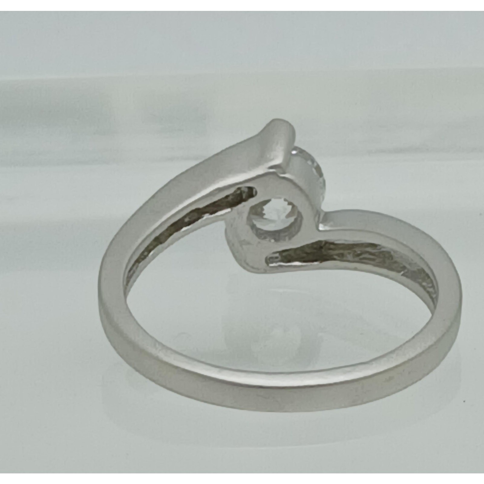Matte Silver Tone Bypass Ring Round CZ Tension Setting Minimalist Ring Size 9