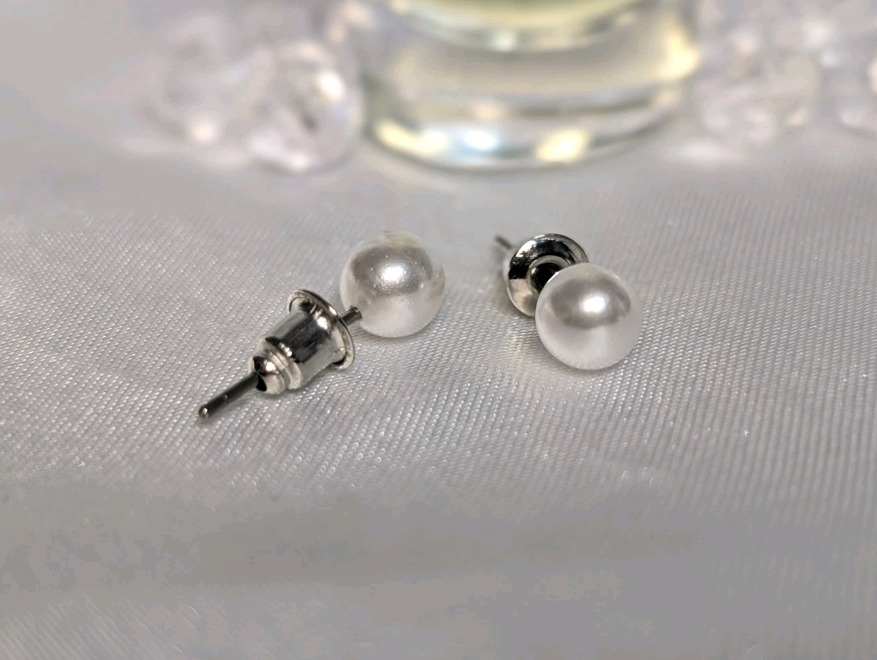 NEW Earrings White Ball Studs Earrings With Silver Backs Fashionable Jewelry 🤍