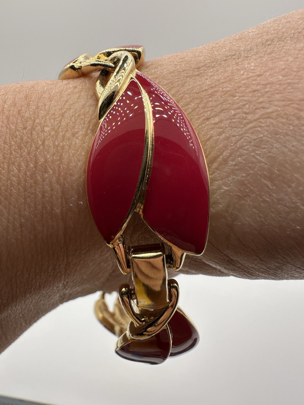 Trifari Gold Tone Red Enamel Oval Link Bracelet Box Clasp Signed 7.5 in