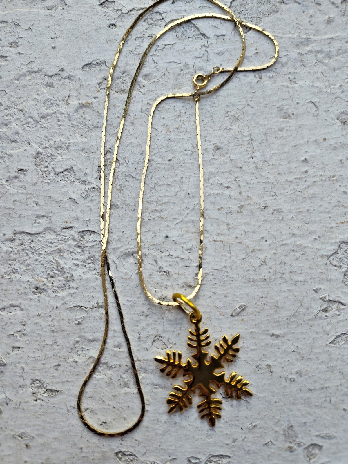 Gold Tone Snowflake Flower Pendant Chain Necklace