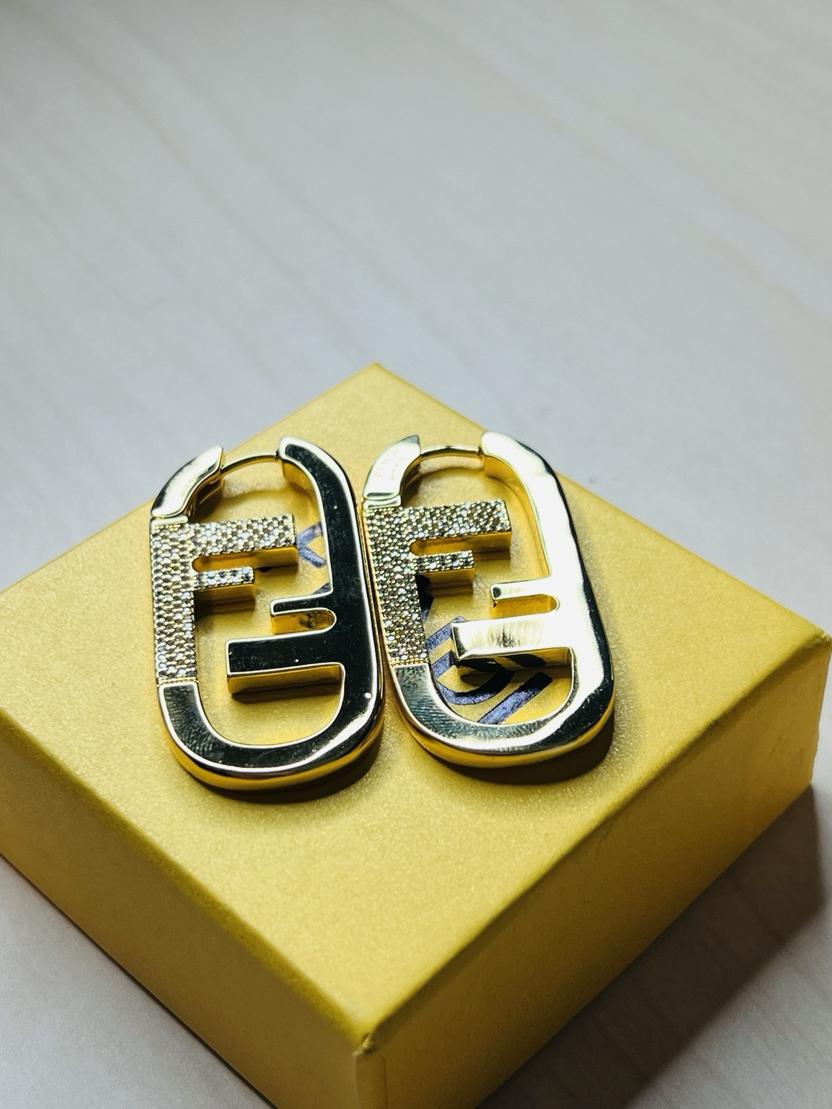 Fendi FF O’Lock Motif Ohrringe Earrings Luxus Designer Modeschmuck Gold Farbe