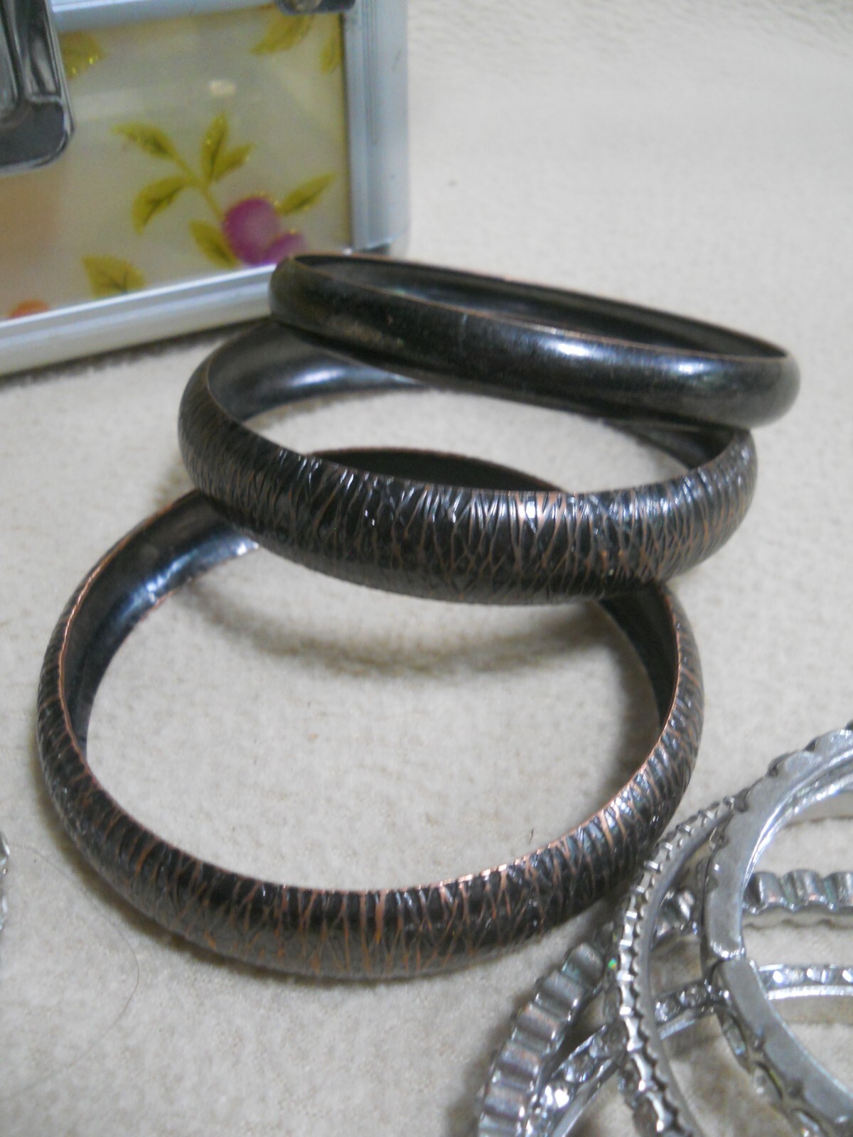 16 Bangle Bracelets with Plastic and Metal Case