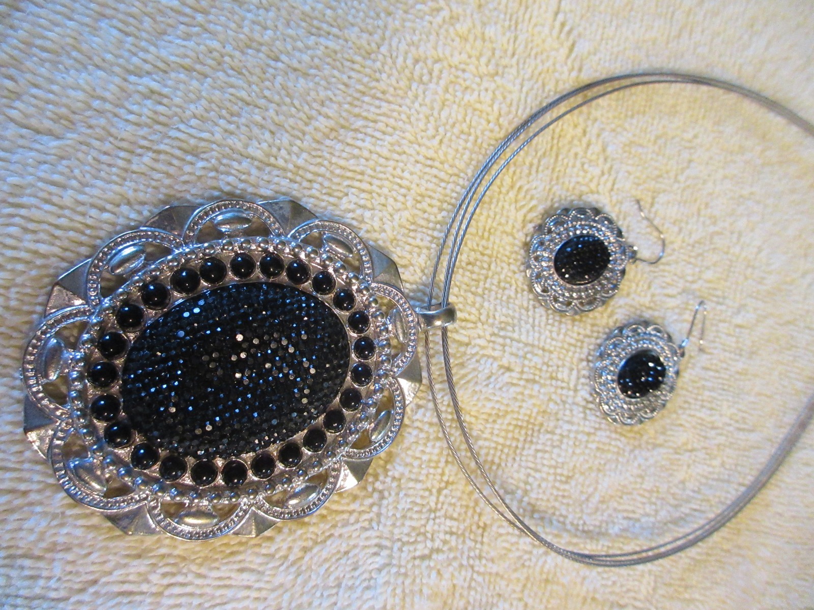 4Different Women’s Unique Chocker/Necklaces/Earrings Vintage Victorian Goth Avon